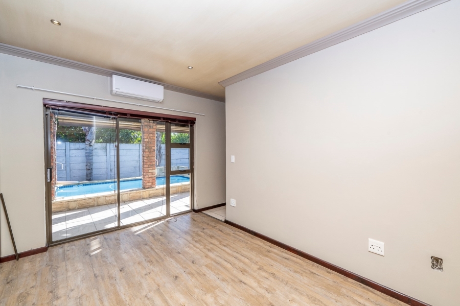 4 Bedroom Property for Sale in Sonkring Western Cape